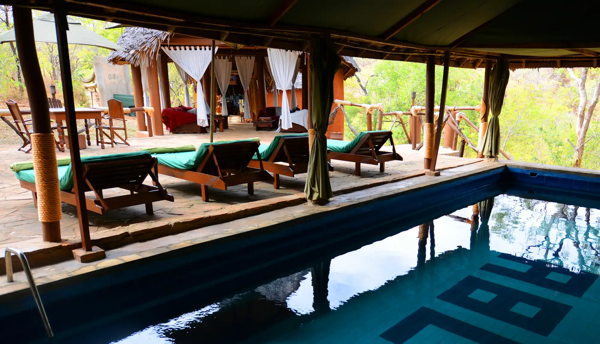 Sable Mountain Lodge lounge and safari setting