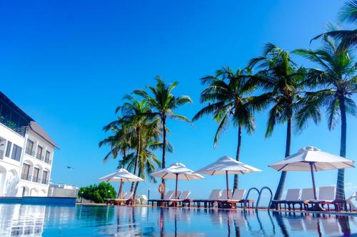Sea Cliff Hotel pool